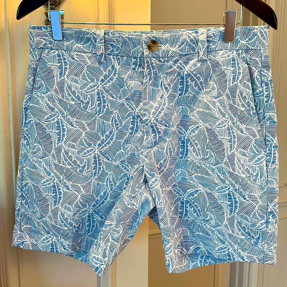 Worn once/Like New Vineyard Vines Mens Breaker Shorts :Size 30